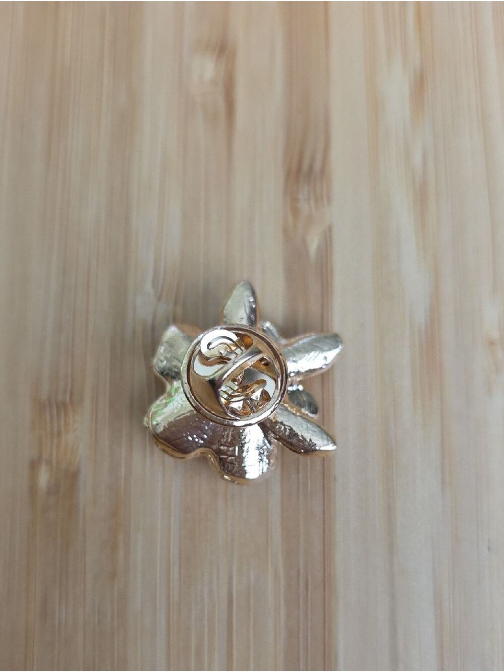 GARDENIA Brooch - White and Gold - Picture 2 of 3